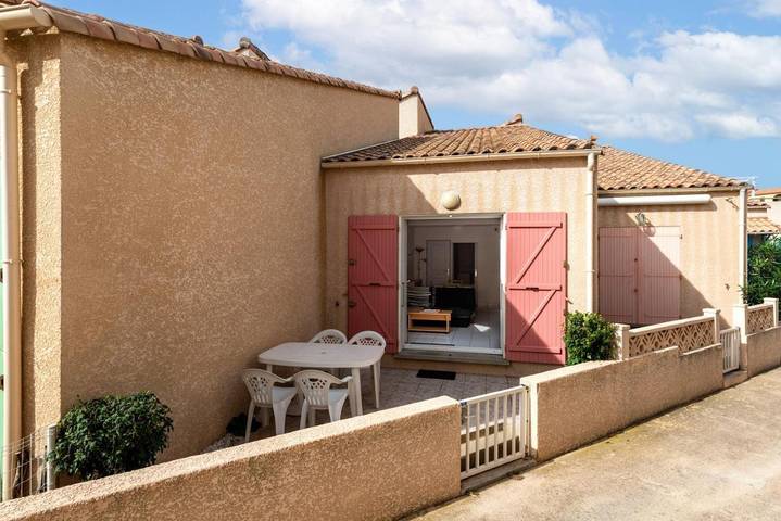 Maison de vacances pour 5 personnes, avec piscine et bassin pour enfant ainsi que vue et terrasse