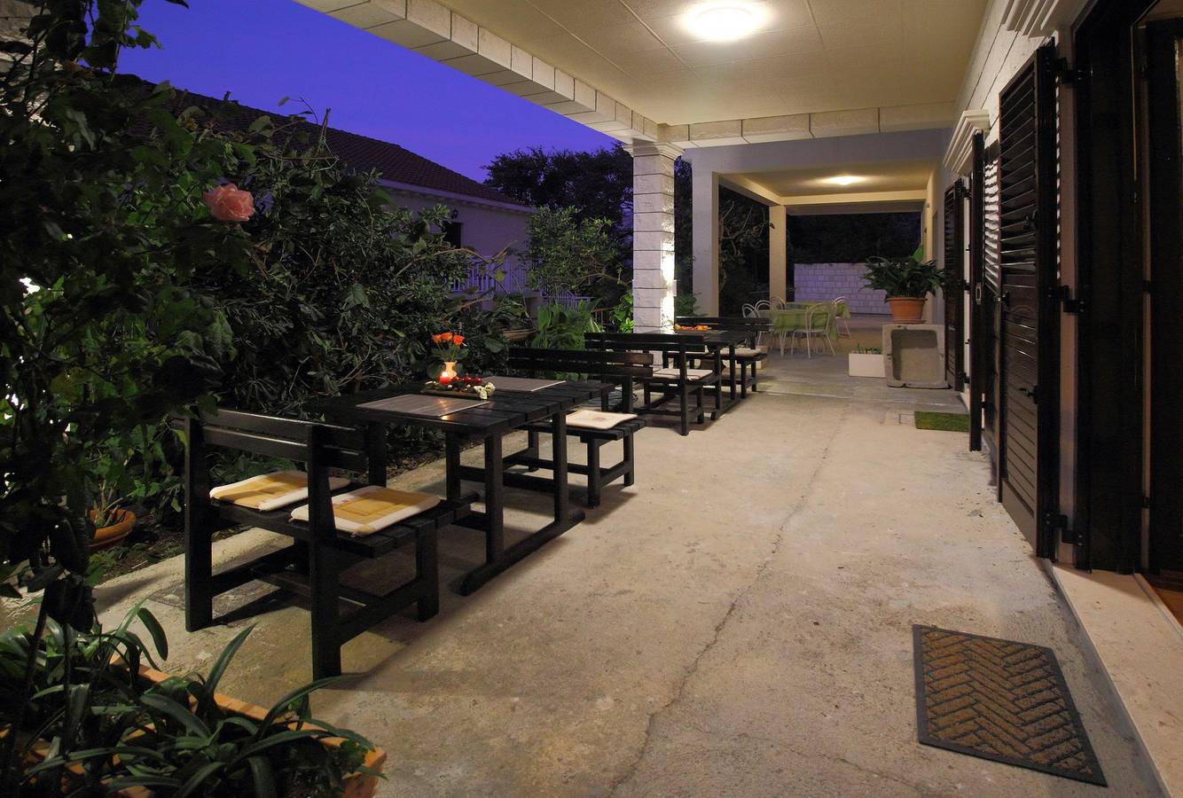 Ganzes Studio, Apartments Magda- Superior Studio Apartment with Patio and Garden View(A2) in Cavtat, Dubrovnik-Neretva