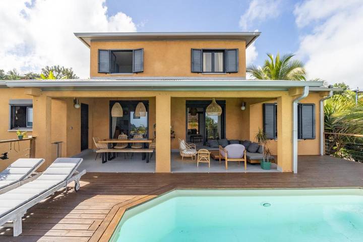 Location de vacances pour 6 personnes, avec vue ainsi que piscine et jardin, animaux acceptés dans La Saline (Saint-Paul) - 2