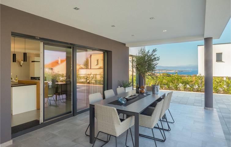 Gemütliche 2-Zimmer-Wohnung mit Pool, WLAN und Zugang zum Strand (2 km entfernt) in Malinska-Dubašnica, Krk
