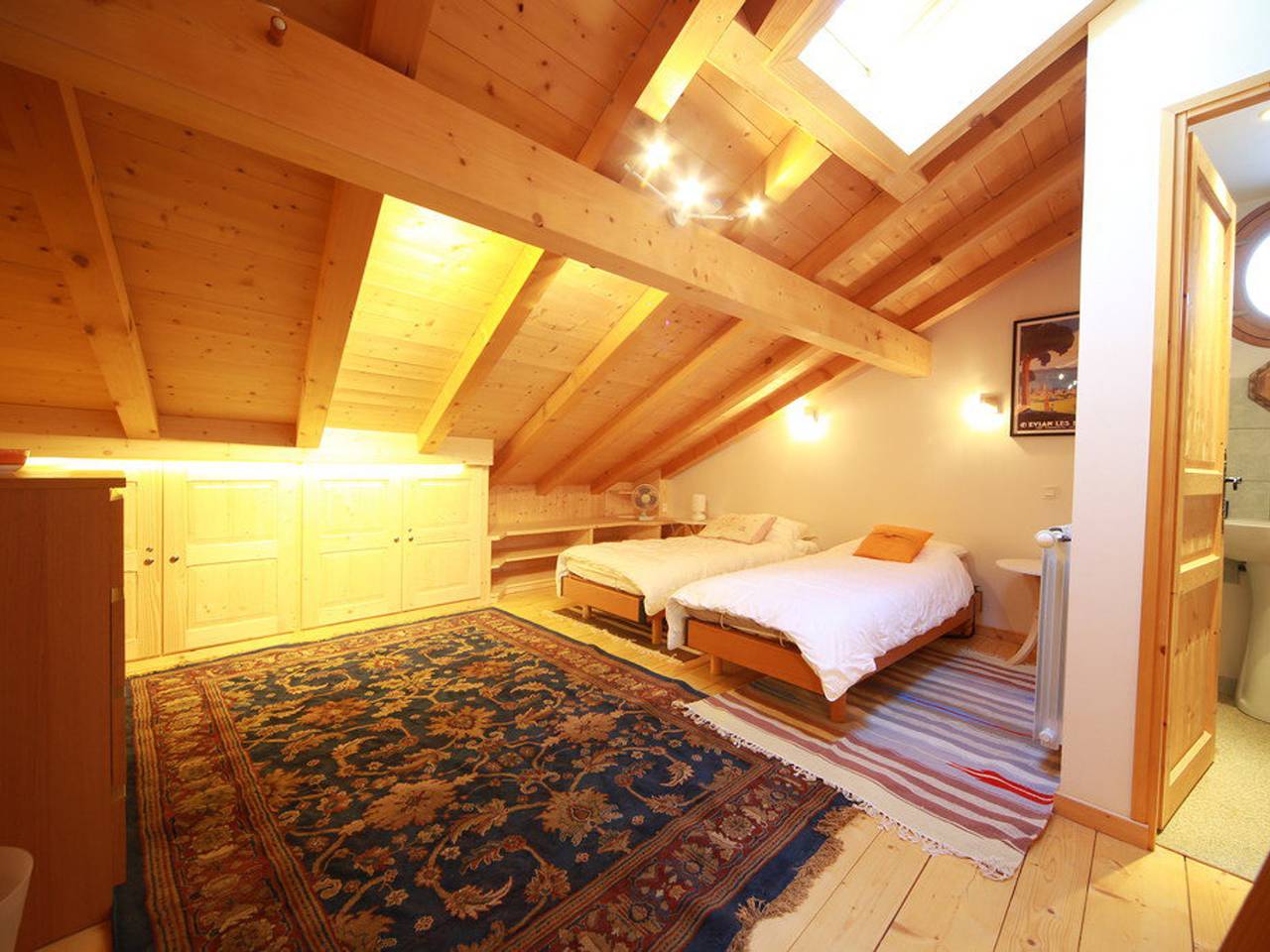 Entire apartment, 4pièces 7pers rénové : Wifi, cheminée face au  ski bus in Les Carroz, Arâches-la-Frasse