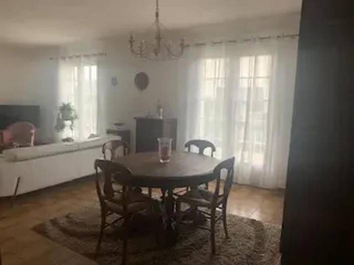 Location de vacances pour 6 personnes, avec piscine ainsi que jardin et terrasse à Milhaud - 4