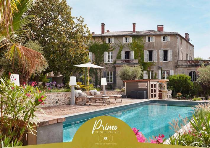 Villa pour 10 personnes, avec piscine ainsi que jardin et vue
