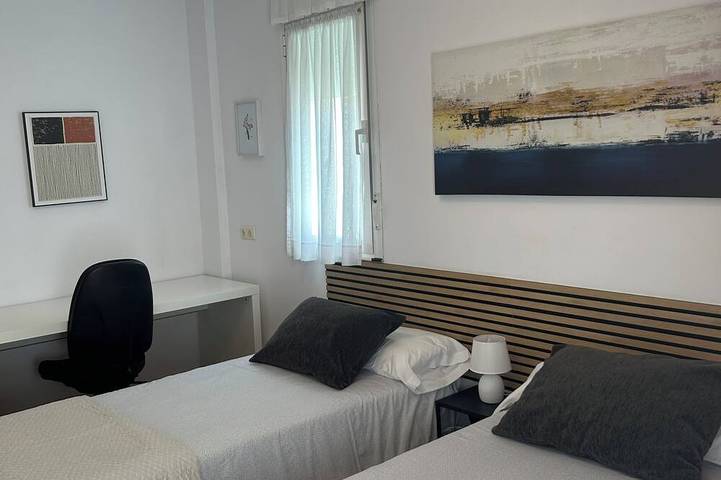 House for Groups and Families, sleeps 11 people in Barañain, Province de Navarra