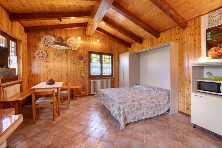 Casa vacanze 'Delle Delizie' con vista lago, giardino privato e aria condizionata in Sant'Ambrogio di Valpolicella, Provincia di Verona