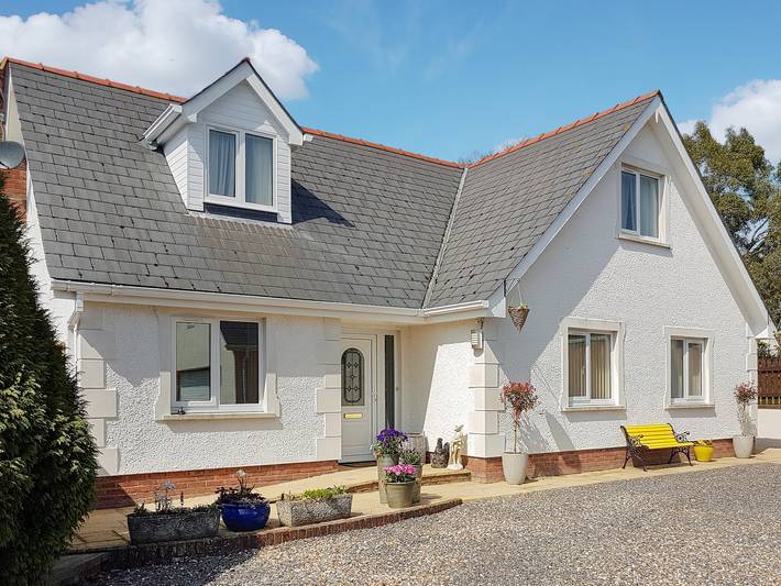 Glamping for 10 people in Cardigan Bay