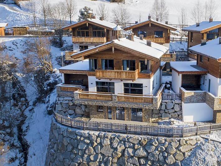 Chalet für 8 Personen, mit Balkon und Pool sowie Sauna, kinderfreundlich in Neukirchen am Großvenediger