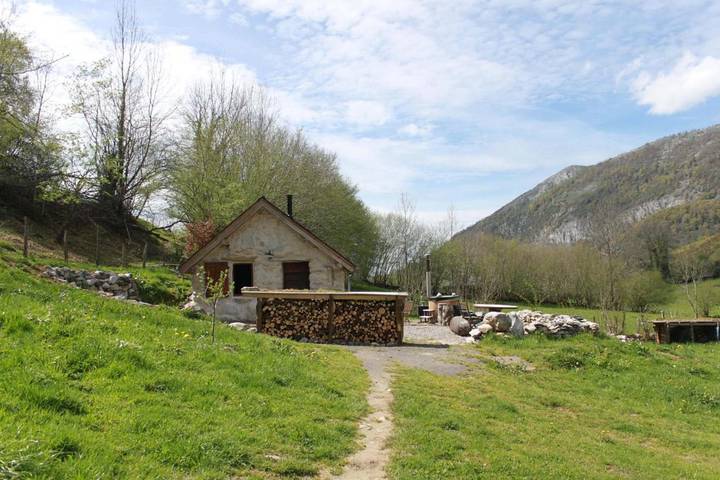 Location de vacances pour 2 personnes, avec jardin ainsi que terrasse et vue dans Vallée d'Ossau - 2