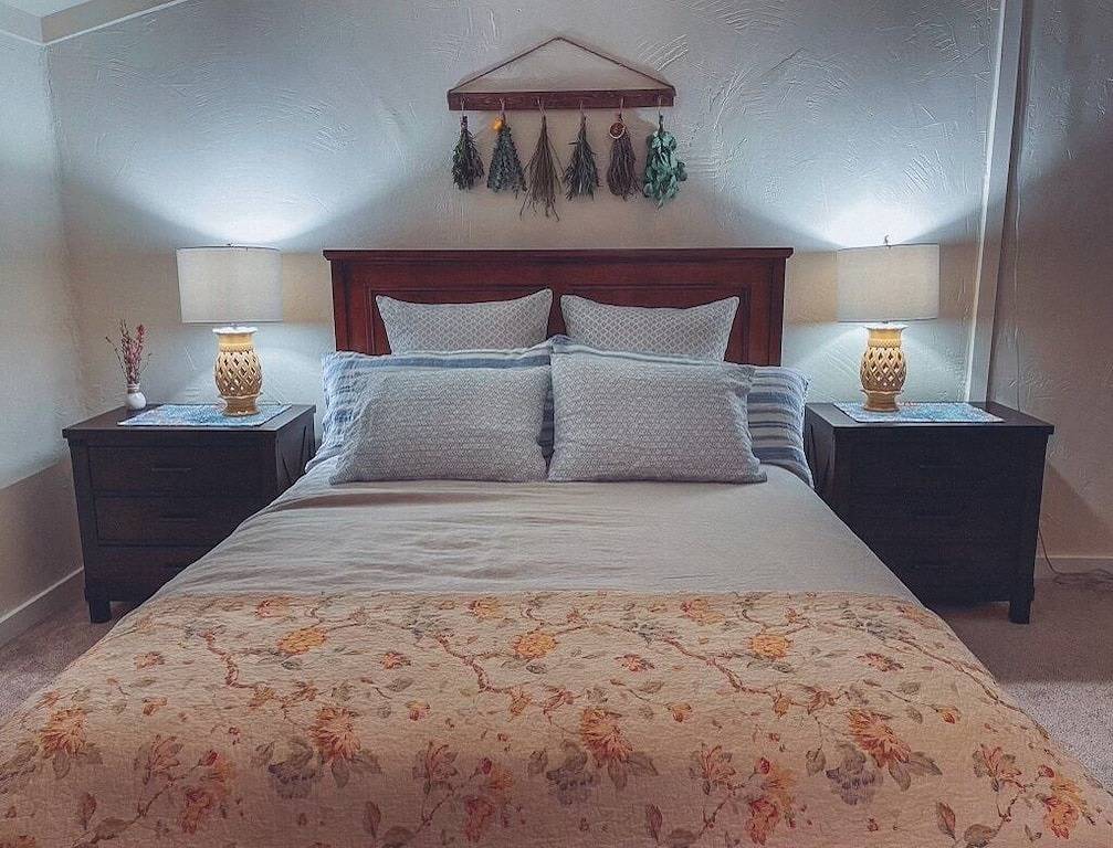 Vacation Home for 2 Guests in Oak Creek, Coconino National Forest