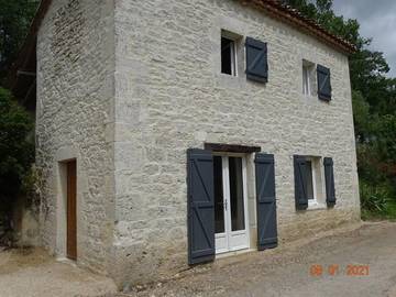 Gîte pour 2 personnes, avec vue ainsi que jardin et piscine, adapté aux familles à Montpezat-de-Quercy