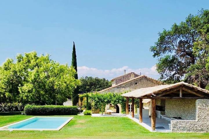 Location de vacances pour 14 personnes, avec jardin et jacuzzi, animaux acceptés à Chamaret