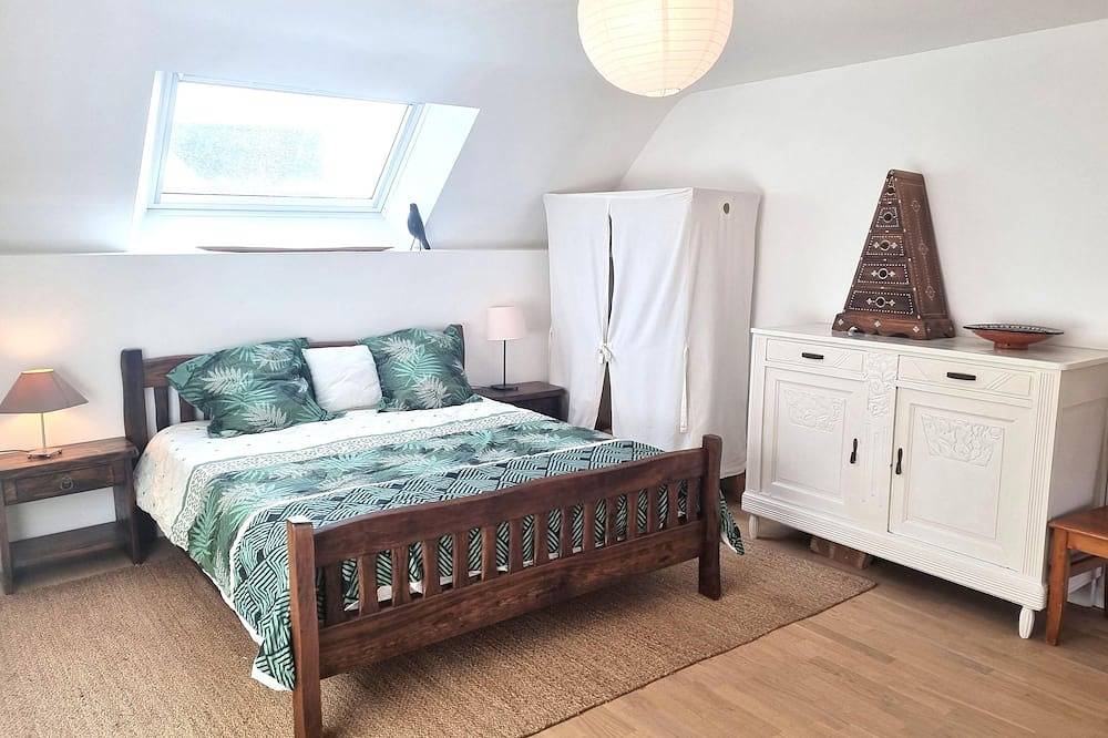 Maison Comfortable et Conviviale Avec de Beaux Espaces in Locoal-Mendon, Côte des Mégalithes