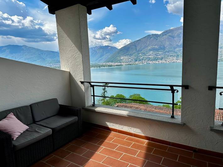 Ferienwohnung für 4 Personen, mit Balkon und Terrasse sowie Garten und Pool