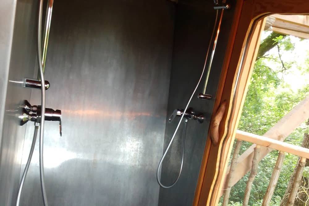 Cabane perchée / sauna & cold bath / shared natural swimming pool in L'Isle-Bouzon, Gers