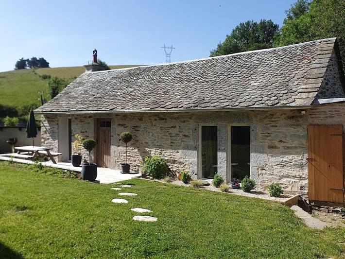 Location de vacances pour 3 personnes, avec terrasse et jardin, animaux acceptés à Montpeyroux (Midi-Pyrénées)