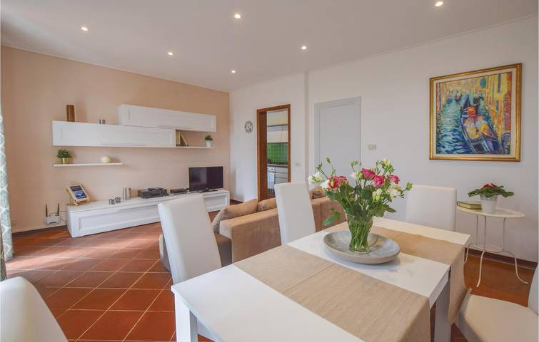 Meerblick 120 Apartment w/ Pool, Parkplatz & AC! in Massarosa, Italienische Riviera