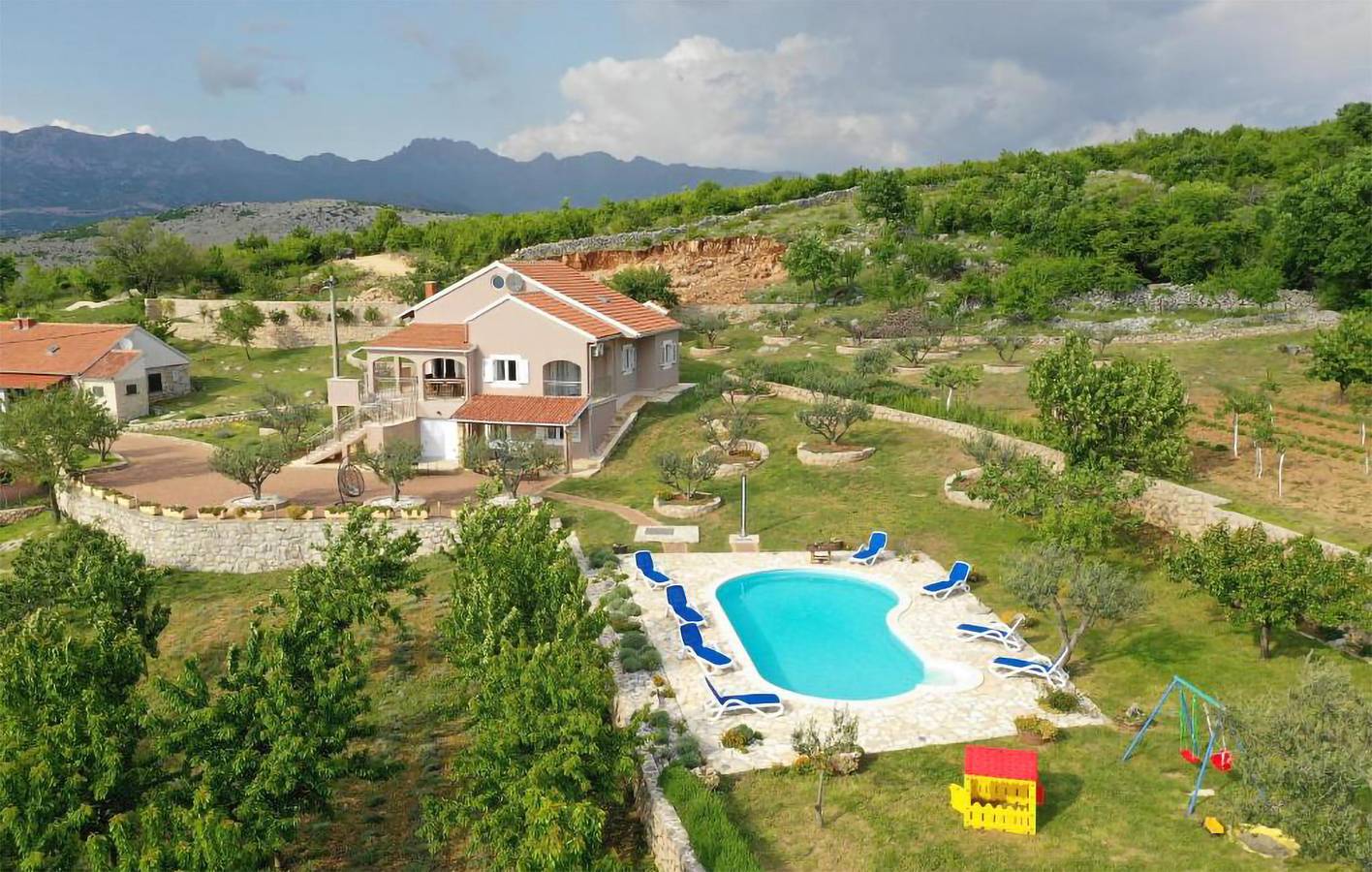 Urlaub am Meer: Gemütliche 2-Zimmer-Wohnung mit Pool und Terrasse in Obrovac, Zadar