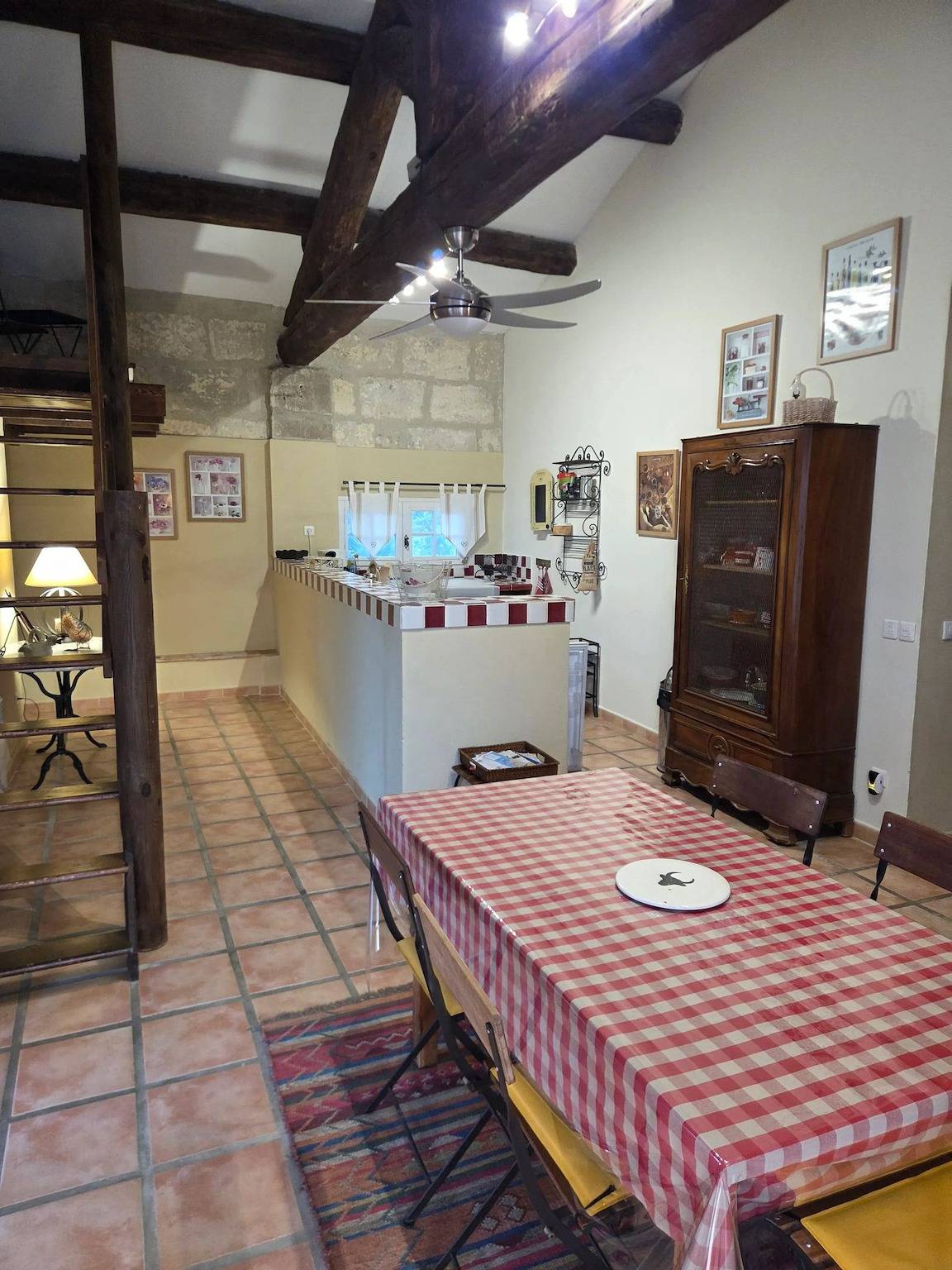 Appartement entier, Appartement spacieux à Arles avec piscine et jardin partagé in Albaron, Arles