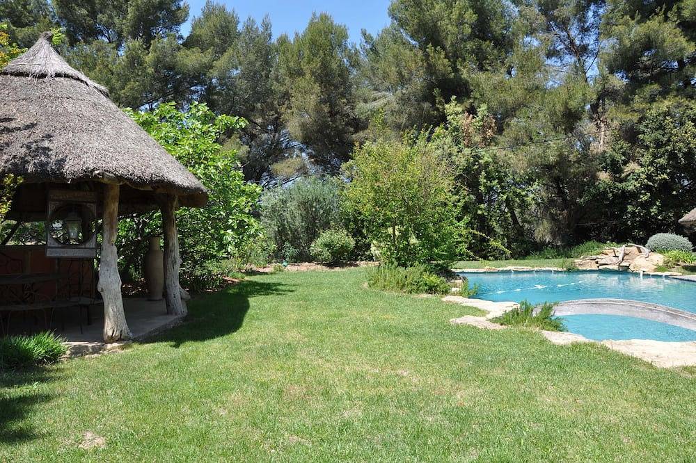 Pretty Vineyard Cottage On Property 12 Mins From Bandol And Beaches Clim Swimming Pool in Le Castellet, Toulon region