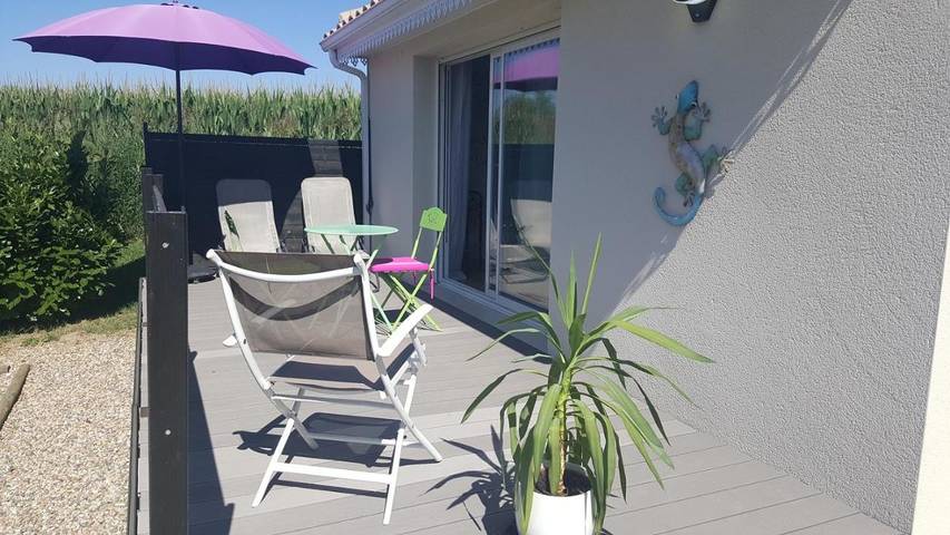 Gîte pour 4 personnes, avec jardin et piscine à Lagupie