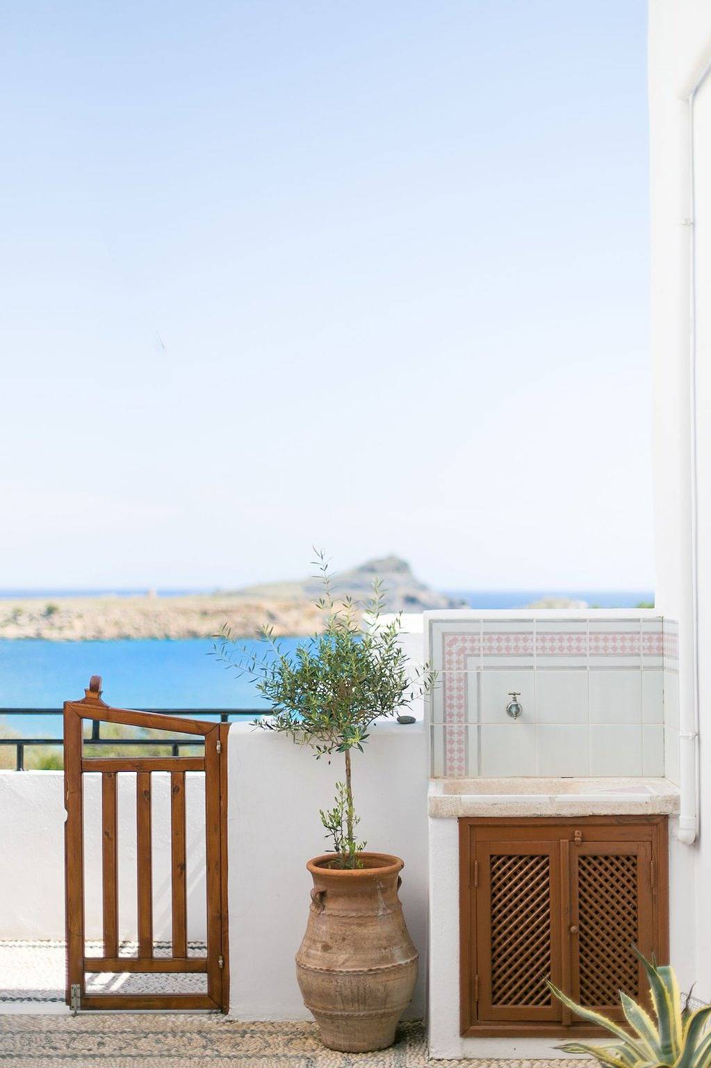 Villa Thalassa Suites 3 | Modern comfort | Traditional Greek charm | Private courtyards | Steps from Lindos square & beach in Lindos, Rhodos