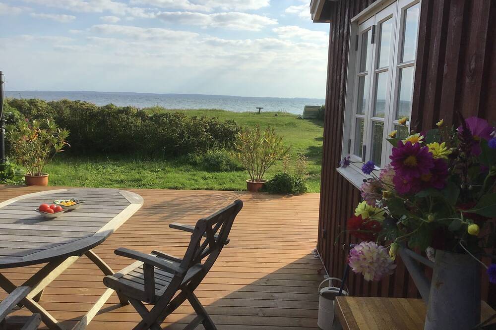 Tiny House on the Beach in Oure, Svendborg Region