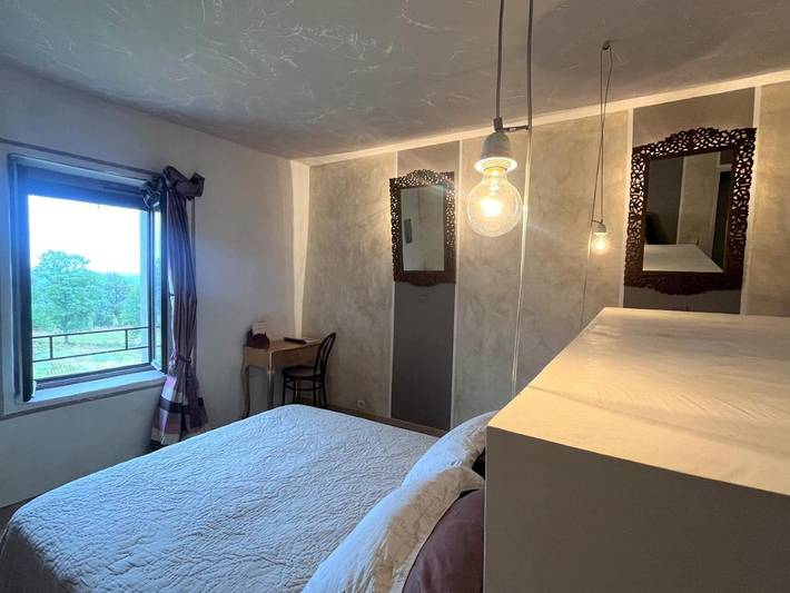 Gîte pour 2 personnes, avec Terrasse ainsi que Jardin et Vue à Jouqueviel - 4