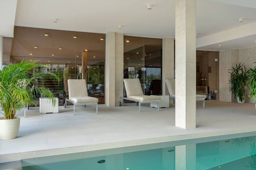 Ganze Wohnung, Herrliche Wohnung mit  W-Lan, Pool, Whirlpool, Tv, Balkon, Panoramablick und Parkplatz in Montreux, Genfer See