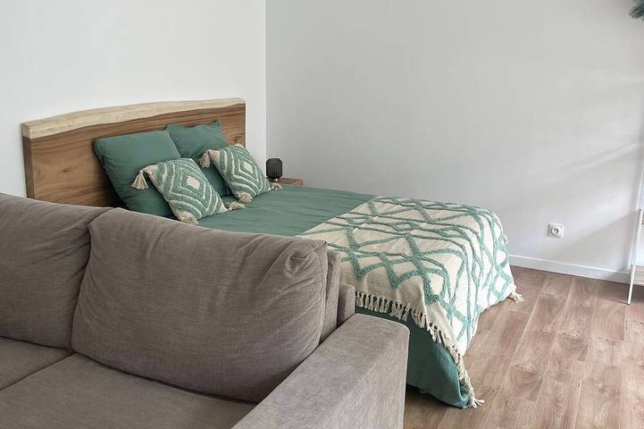 Appartement entier, Dans les hauteurs de Juziers ! Studio idéal pour le repos et l'évasion ! in Juziers, Parc naturel régional du Vexin Français