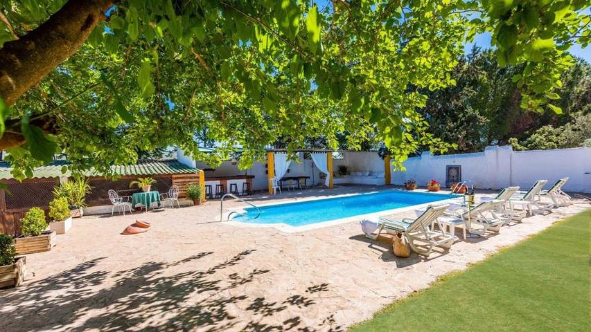Villa für 35 Personen, mit Garten und Pool sowie Terrasse - 1
