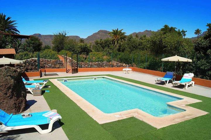 Casa rural para 3 personas, con piscina además de jardín y balcón, Se admiten mascotas en Santa Lucía de Tirajana