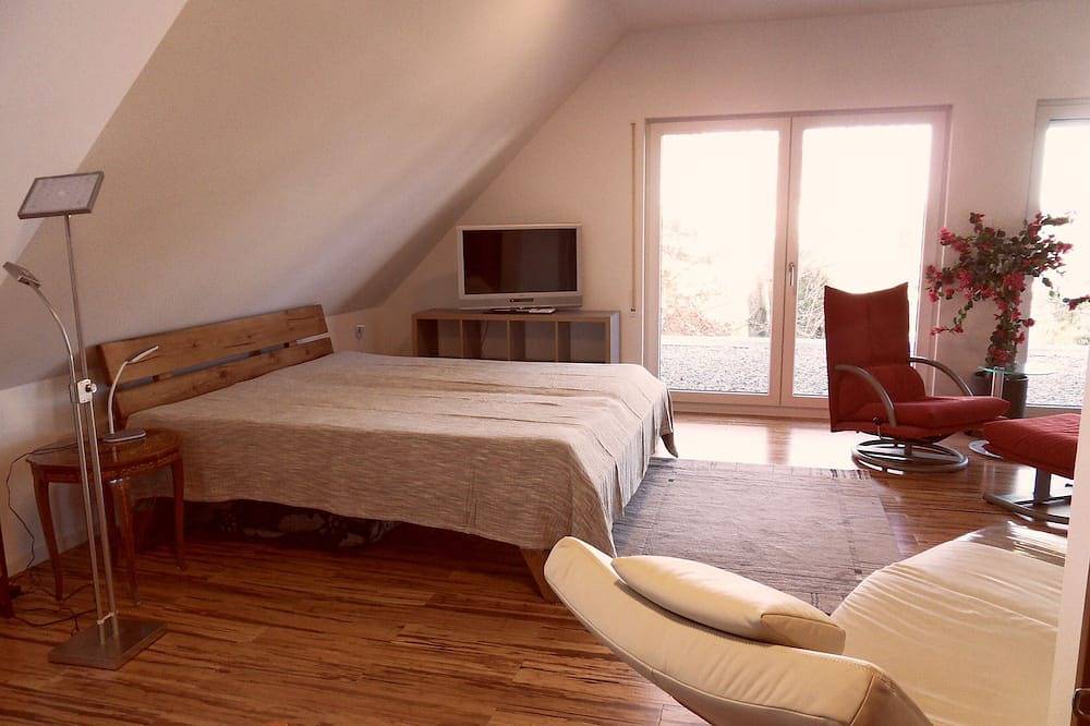 Ganze Wohnung, Ferienwohnung 1A, 67qm, Sonnenterrasse mit Liege, 1 Wohn-/Schlafzimmer, max. 2 Personen in Tübingen, Neckar-Alb