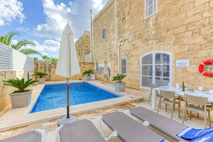 Villa für 7 Personen, mit Terrasse und Pool - 1