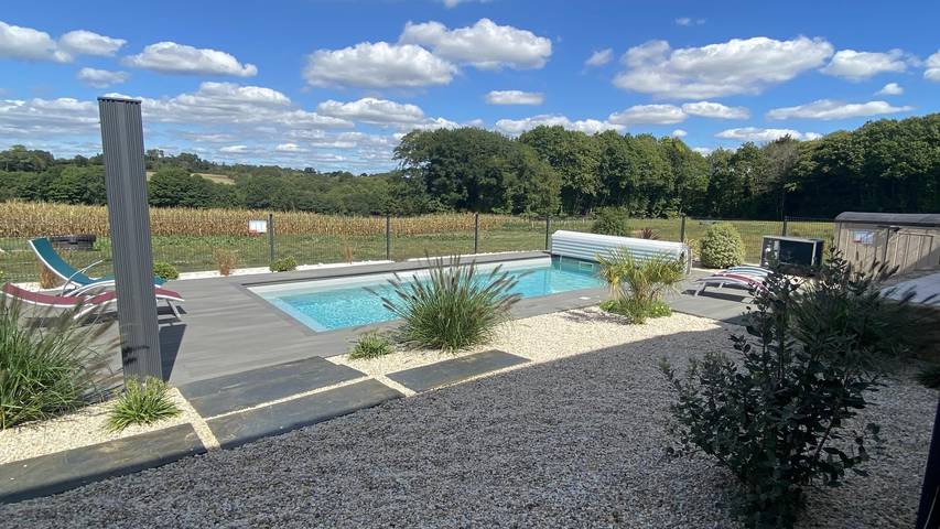 Gîte pour 7 personnes, avec Terrasse ainsi que Jardin et Piscine à Péaule
