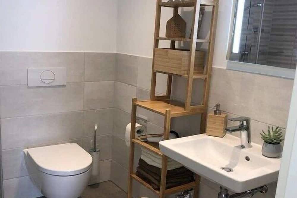 Ganze Wohnung, Angenehme Wohnung mit Terrasse in Öhningen, Untersee