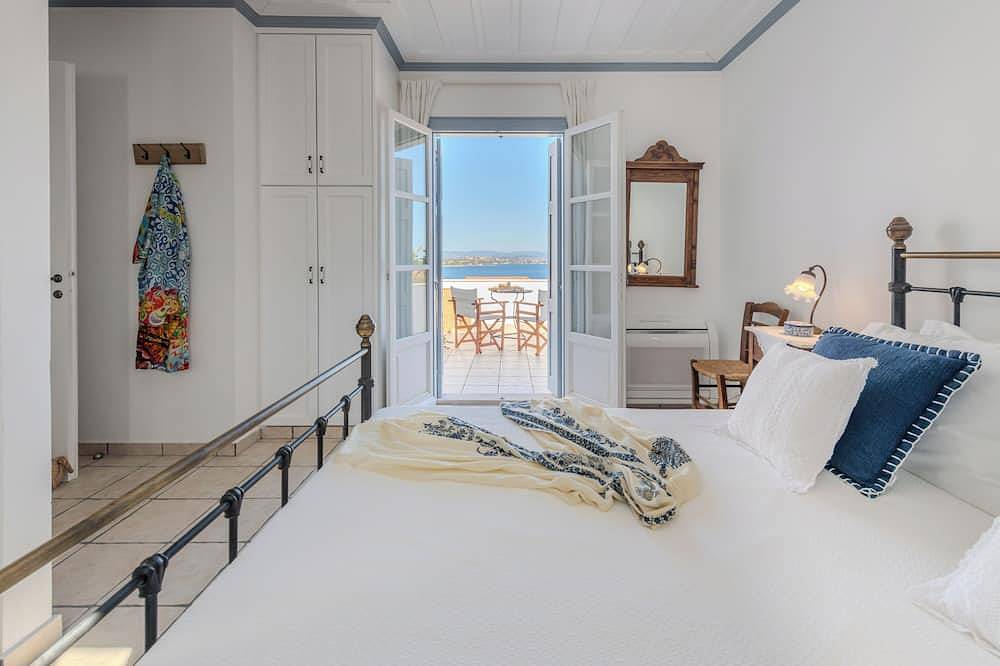 The Villa Evita in Spetses. Stunning view, private pool and daily maid service. in Spetses City, Spetses