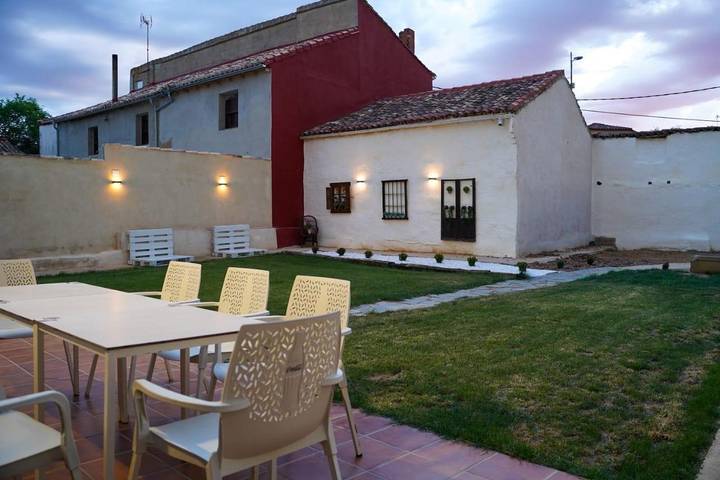 Casa de vacaciones para 12 personas, con vistas además de jardín y terraza en Tierra de Campos - 3