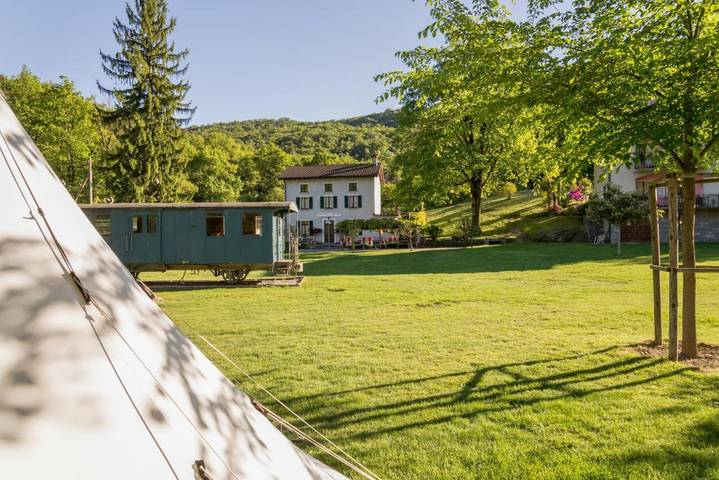 Hostel für 4 Personen, mit Terrasse und Garten im Ticino