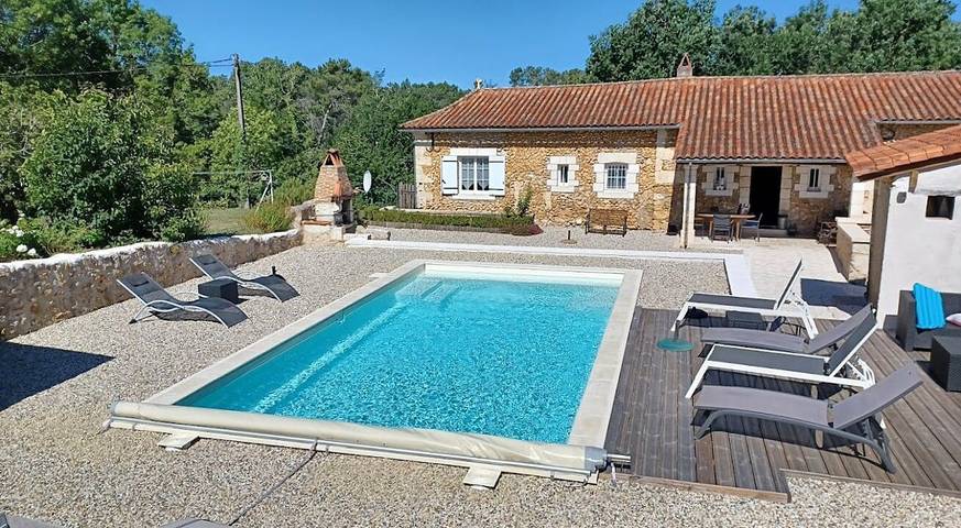 Gîte pour 6 personnes, avec terrasse ainsi que jardin et piscine - 1