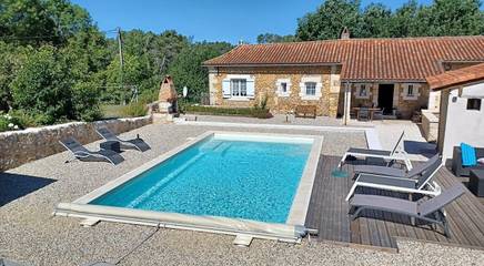 Gîte pour 6 personnes, avec piscine ainsi que jardin et terrasse à Sourzac