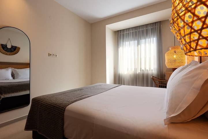 Geheel appartement, Seaside Apartment with Private Roof Garden & Jacuzzi - 100m from the Beach in Rethymno en omgeving