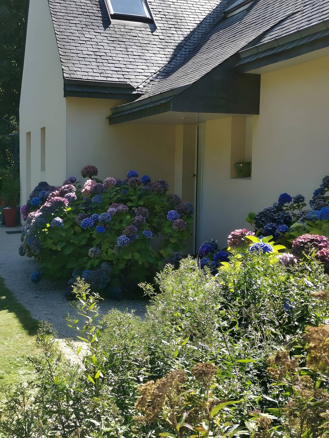 Chambre d'hôtes « Les Agapanthes » avec terrasse partagée, jardin privé et Wi-Fi in Perros-Guirec, Côte de Granit Rose