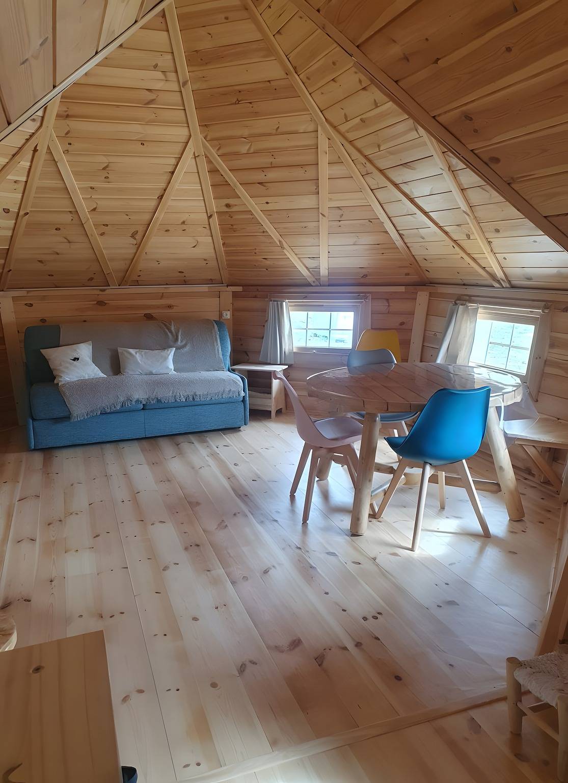 Maison de vacances 'Kota Au Mont Des Autruches' avec terrasse, jardin privés et climatisation in Sainte-Sigolène, Haute-Loire