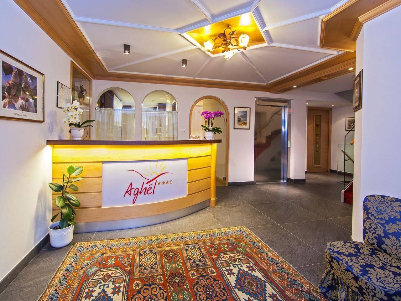 Garni-Hotel Aghel Suites & Apartments - Doppelzimmer Superior mit Balkon in Wolkenstein, Dolomiti Superski