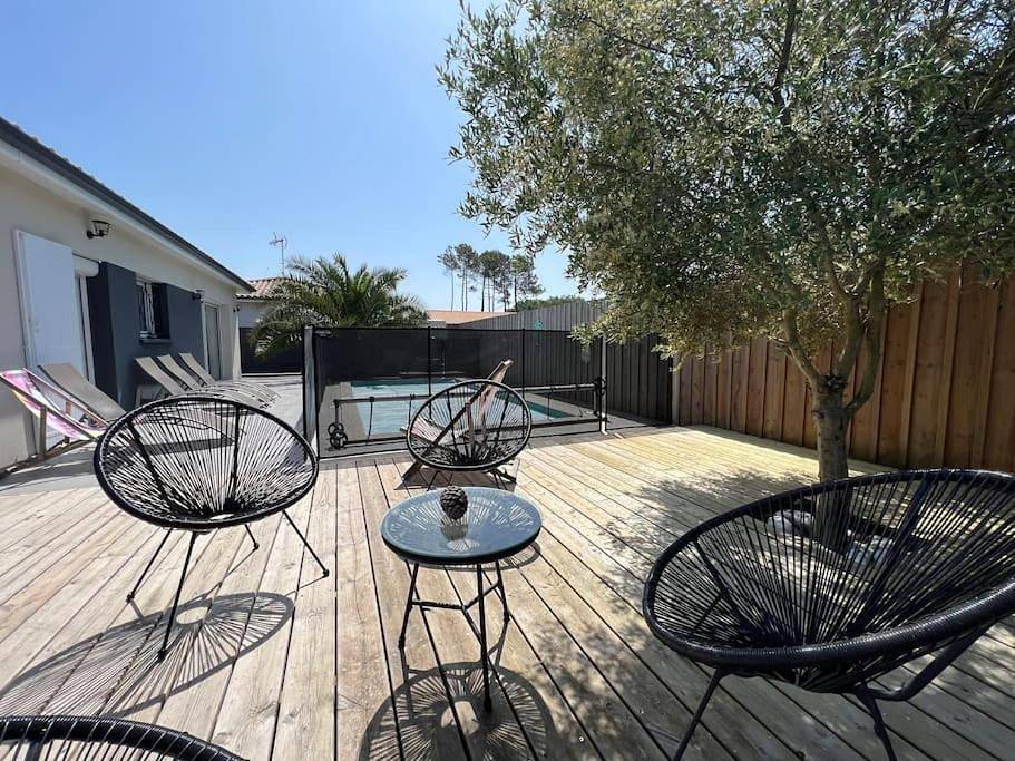 Four-Bedroom Holiday Home in Le Teich, Région d'Arcachon