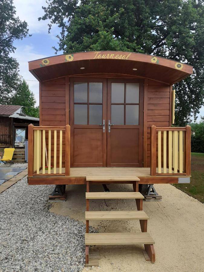 Location de vacances pour 6 personnes, avec terrasse et jardin ainsi que piscine et vue, animaux acceptés à Journiac - 2