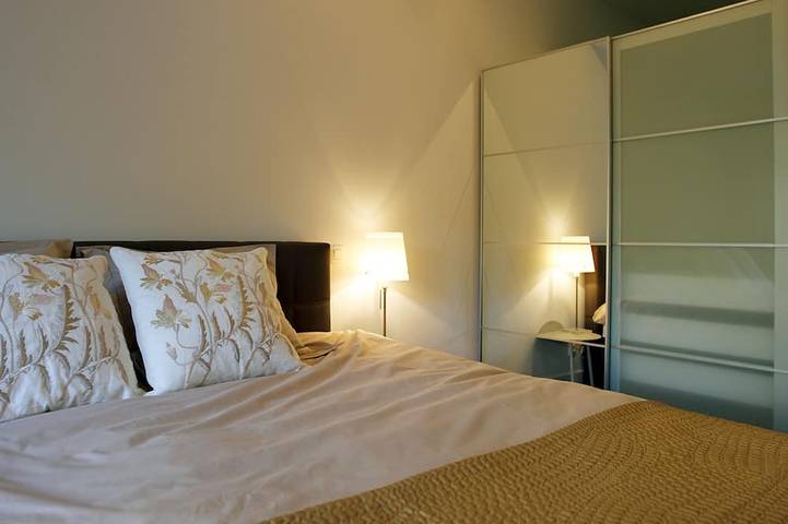 Entire apartment, Magnificent Luxury Apartment in Townhouse -  Garage, Garden, Terrace, near metro in Koekelberg, Flanders
