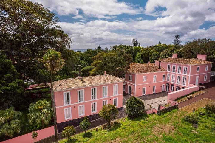 Pousada para 3 pessoas, com piscina e jardim e ainda jacuzzi nos Açores