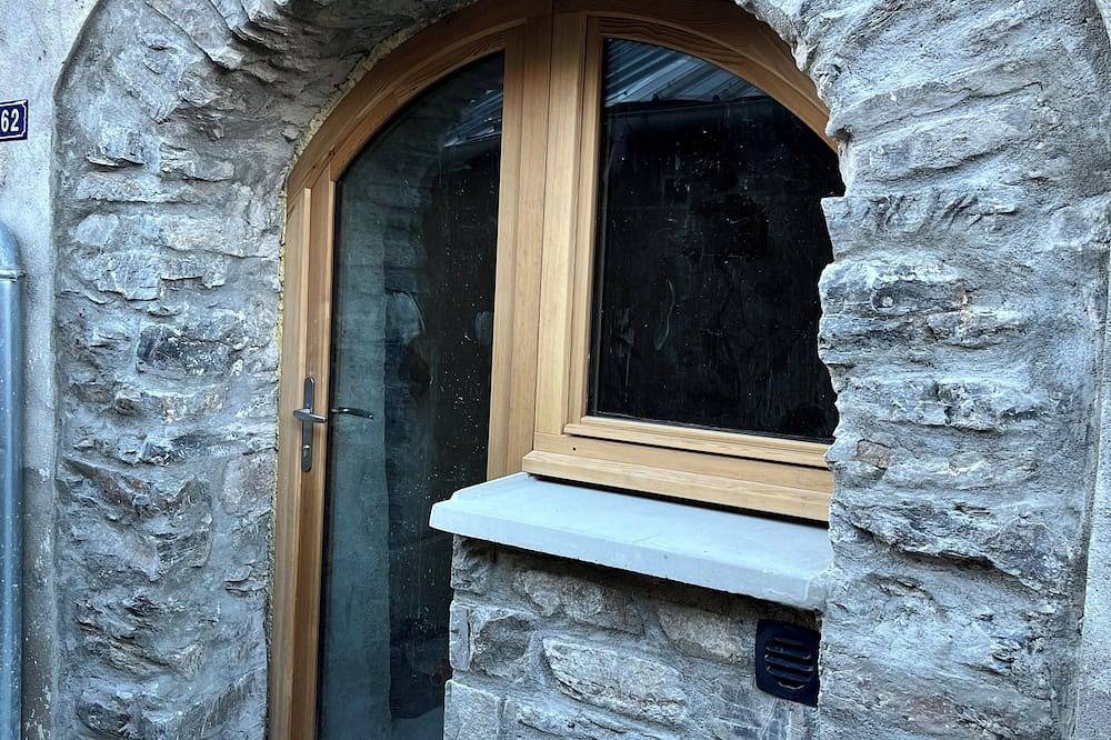 Ganze Wohnung, A unique, renovated apartment in a former sheep barn in the Haute-Alpes region in Saint-Clément-sur-Durance, Nationalpark Écrins