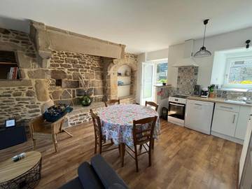 Gîte pour 4 personnes, avec terrasse et jardin à Taden